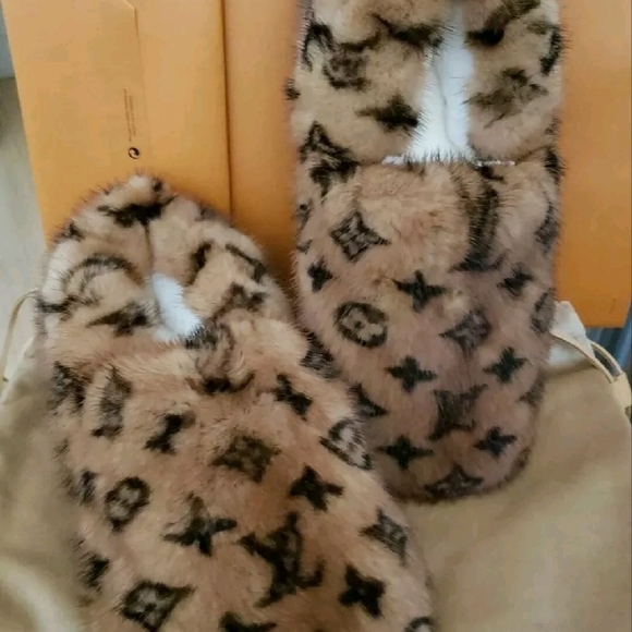 Louis Vuitton Shoes - Louis Vuitton Sleeper Fur Flats Natural Color 40EU Limited Edition